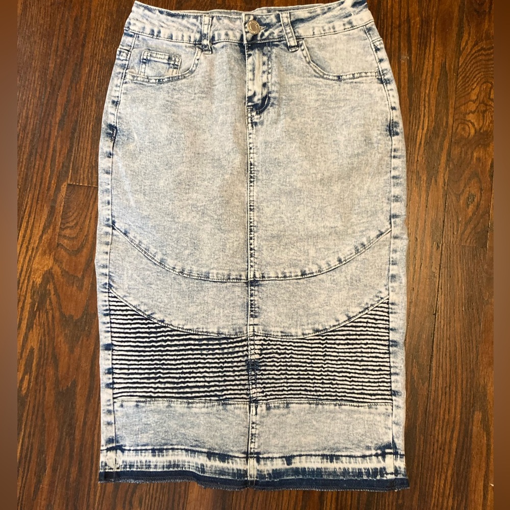 This is a New Without Tags Be-Girl Brand Denim Skirt Size is X-Small.